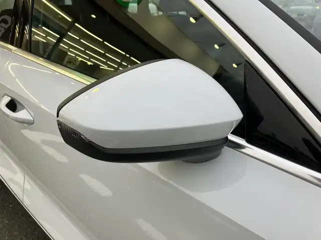 アウディ アウディ Ａ３ SB 30TFSI 三重県 2024(令6)年 0.9万km 白 ♪走行8756キロ♪/♪車検9年5月26日/♪ドライバーアシストシステム/・速度警告機能/・アダプティブドライブアシスト/・エフィシェンシアシスト/・レーン逸脱警告/・速度警告/・接近警告/・降車警告/・パークアシスト/・コーナーソナー/♪Audiプレセンス/♪サイドアシスト/♪メーカーナビ/・フルセグ/・Bluetooth/♪バックカメラ/♪USB×2/♪アイドリングストップ/♪パドルシフト/♪LEDヘッドライト/♪オートライト/♪リアフォグライト/♪ウインカーミラー/♪エクステリアライト/♪レーンセンサー/♪D/N席シートヒーター/♪ステアリングスイッチ/♪オートリトラ/♪サイド&カーテンエアバック/♪フロアマット/♪純正16インチアルミ