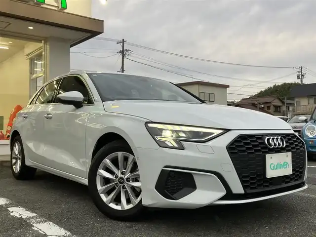 アウディ アウディ Ａ３ SB 30TFSI 三重県 2024(令6)年 0.9万km 白 ♪走行8756キロ♪/♪車検9年5月26日/♪ドライバーアシストシステム/・速度警告機能/・アダプティブドライブアシスト/・エフィシェンシアシスト/・レーン逸脱警告/・速度警告/・接近警告/・降車警告/・パークアシスト/・コーナーソナー/♪Audiプレセンス/♪サイドアシスト/♪メーカーナビ/・フルセグ/・Bluetooth/♪バックカメラ/♪USB×2/♪アイドリングストップ/♪パドルシフト/♪LEDヘッドライト/♪オートライト/♪リアフォグライト/♪ウインカーミラー/♪エクステリアライト/♪レーンセンサー/♪D/N席シートヒーター/♪ステアリングスイッチ/♪オートリトラ/♪サイド&カーテンエアバック/♪フロアマット/♪純正16インチアルミ