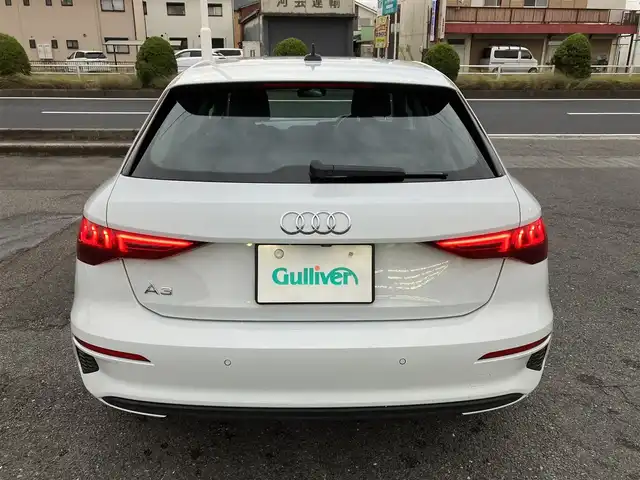 アウディ アウディ Ａ３ SB 30TFSI 三重県 2024(令6)年 0.9万km 白 ♪走行8756キロ♪/♪車検9年5月26日/♪ドライバーアシストシステム/・速度警告機能/・アダプティブドライブアシスト/・エフィシェンシアシスト/・レーン逸脱警告/・速度警告/・接近警告/・降車警告/・パークアシスト/・コーナーソナー/♪Audiプレセンス/♪サイドアシスト/♪メーカーナビ/・フルセグ/・Bluetooth/♪バックカメラ/♪USB×2/♪アイドリングストップ/♪パドルシフト/♪LEDヘッドライト/♪オートライト/♪リアフォグライト/♪ウインカーミラー/♪エクステリアライト/♪レーンセンサー/♪D/N席シートヒーター/♪ステアリングスイッチ/♪オートリトラ/♪サイド&カーテンエアバック/♪フロアマット/♪純正16インチアルミ
