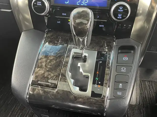 トヨタ アルファード S タイプゴールドⅢ 大分県 2023(令5)年 2.5万km ホワイトパールクリスタルシャイン トヨタセーフティーセンス/・プリクラッシュセーフティー/・LTA操舵支援有/・レーダークルーズコントロール/・オートハイビーム/純正ナビ/（フルセグ/CD/DVD/Bluetooth）/ツインムーンルーフ/フリップダウンモニター/デジタルインナーミラー/電動パーキングブレーキ/オートブレーキホールド/ハーフレザーシート/ビルトインETC2.0/スマートキー・プッシュスタート/純正アルミホイール