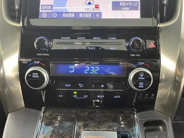 トヨタ アルファード S タイプゴールドⅢ 大分県 2023(令5)年 2.5万km ホワイトパールクリスタルシャイン トヨタセーフティーセンス/・プリクラッシュセーフティー/・LTA操舵支援有/・レーダークルーズコントロール/・オートハイビーム/純正ナビ/（フルセグ/CD/DVD/Bluetooth）/ツインムーンルーフ/フリップダウンモニター/デジタルインナーミラー/電動パーキングブレーキ/オートブレーキホールド/ハーフレザーシート/ビルトインETC2.0/スマートキー・プッシュスタート/純正アルミホイール