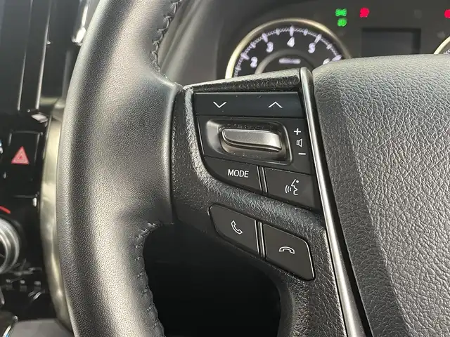 トヨタ アルファード S タイプゴールドⅢ 大分県 2023(令5)年 2.5万km ホワイトパールクリスタルシャイン トヨタセーフティーセンス/・プリクラッシュセーフティー/・LTA操舵支援有/・レーダークルーズコントロール/・オートハイビーム/純正ナビ/（フルセグ/CD/DVD/Bluetooth）/ツインムーンルーフ/フリップダウンモニター/デジタルインナーミラー/電動パーキングブレーキ/オートブレーキホールド/ハーフレザーシート/ビルトインETC2.0/スマートキー・プッシュスタート/純正アルミホイール