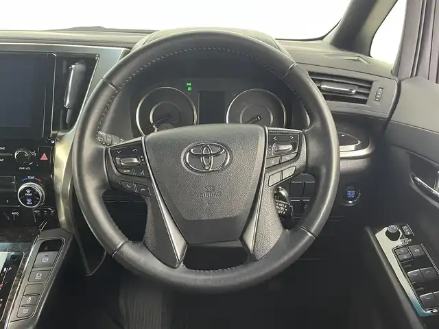 トヨタ アルファード S タイプゴールドⅢ 大分県 2023(令5)年 2.5万km ホワイトパールクリスタルシャイン トヨタセーフティーセンス/・プリクラッシュセーフティー/・LTA操舵支援有/・レーダークルーズコントロール/・オートハイビーム/純正ナビ/（フルセグ/CD/DVD/Bluetooth）/ツインムーンルーフ/フリップダウンモニター/デジタルインナーミラー/電動パーキングブレーキ/オートブレーキホールド/ハーフレザーシート/ビルトインETC2.0/スマートキー・プッシュスタート/純正アルミホイール