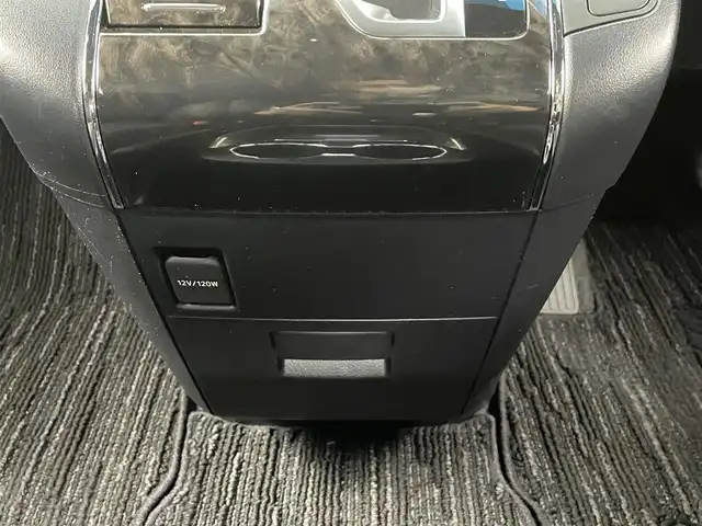 トヨタ アルファード S タイプゴールドⅢ 大分県 2023(令5)年 2.5万km ホワイトパールクリスタルシャイン トヨタセーフティーセンス/・プリクラッシュセーフティー/・LTA操舵支援有/・レーダークルーズコントロール/・オートハイビーム/純正ナビ/（フルセグ/CD/DVD/Bluetooth）/ツインムーンルーフ/フリップダウンモニター/デジタルインナーミラー/電動パーキングブレーキ/オートブレーキホールド/ハーフレザーシート/ビルトインETC2.0/スマートキー・プッシュスタート/純正アルミホイール