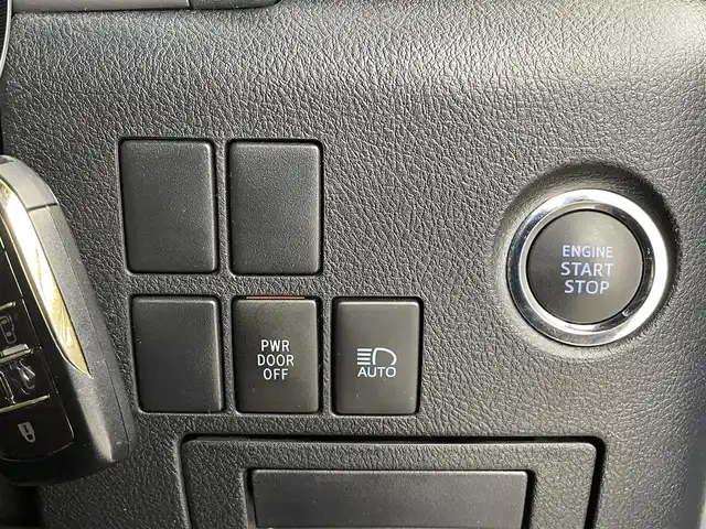 トヨタ アルファード S タイプゴールドⅢ 大分県 2023(令5)年 2.5万km ホワイトパールクリスタルシャイン トヨタセーフティーセンス/・プリクラッシュセーフティー/・LTA操舵支援有/・レーダークルーズコントロール/・オートハイビーム/純正ナビ/（フルセグ/CD/DVD/Bluetooth）/ツインムーンルーフ/フリップダウンモニター/デジタルインナーミラー/電動パーキングブレーキ/オートブレーキホールド/ハーフレザーシート/ビルトインETC2.0/スマートキー・プッシュスタート/純正アルミホイール