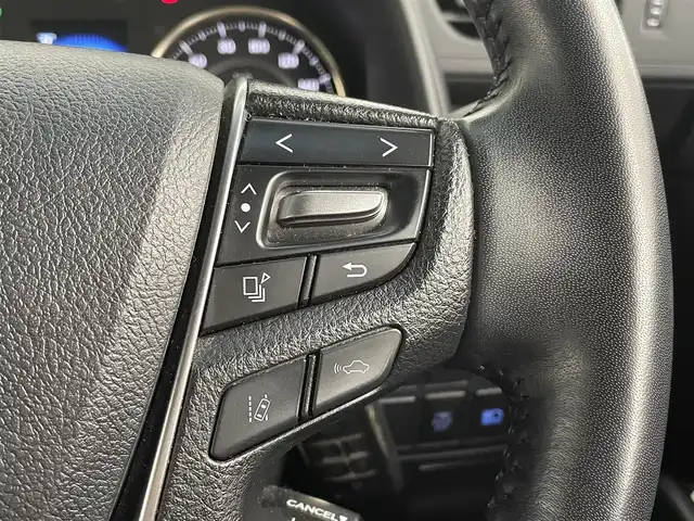 トヨタ アルファード S タイプゴールドⅢ 大分県 2023(令5)年 2.5万km ホワイトパールクリスタルシャイン トヨタセーフティーセンス/・プリクラッシュセーフティー/・LTA操舵支援有/・レーダークルーズコントロール/・オートハイビーム/純正ナビ/（フルセグ/CD/DVD/Bluetooth）/ツインムーンルーフ/フリップダウンモニター/デジタルインナーミラー/電動パーキングブレーキ/オートブレーキホールド/ハーフレザーシート/ビルトインETC2.0/スマートキー・プッシュスタート/純正アルミホイール