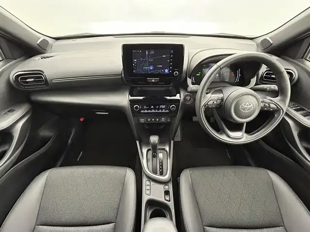 トヨタ ヤリスクロス ハイブリッド Z 岡山県 2024(令6)年 0.7万km ブラックマイカ/プラチナホワイトパールマイカ 純正８インチディスプレイオーディオ/【ナビ/Bluetooth/フルセグTV/Carplay】/パノラミックビューモニター/ハーフレザーシート/前席シートヒーター/ステアリングヒーター/レーダークルーズコントロール/社外ドライブレコーダー（前後）/型番:TZ-DR210/ビルトインＥＴＣ/プリクラッシュセーフティ/HDMI接続/オートブレーキホールド/ＬＥＤヘッドライト/オートハイビーム/ブラインドスポットモニター/テレビキャンセラー/スマートキー×1