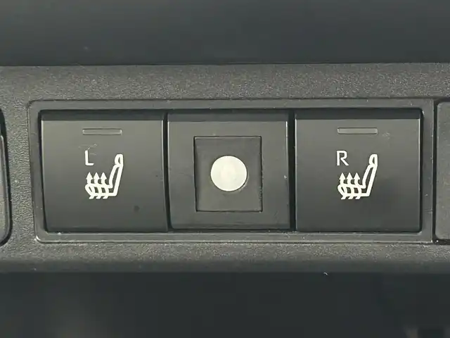 トヨタ ヤリスクロス ハイブリッド Z 岡山県 2024(令6)年 0.7万km ブラックマイカ/プラチナホワイトパールマイカ 純正８インチディスプレイオーディオ/【ナビ/Bluetooth/フルセグTV/Carplay】/パノラミックビューモニター/ハーフレザーシート/前席シートヒーター/ステアリングヒーター/レーダークルーズコントロール/社外ドライブレコーダー（前後）/型番:TZ-DR210/ビルトインＥＴＣ/プリクラッシュセーフティ/HDMI接続/オートブレーキホールド/ＬＥＤヘッドライト/オートハイビーム/ブラインドスポットモニター/テレビキャンセラー/スマートキー×1