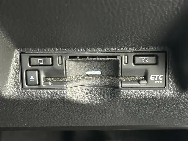 トヨタ ヤリスクロス ハイブリッド Z 岡山県 2024(令6)年 0.7万km ブラックマイカ/プラチナホワイトパールマイカ 純正８インチディスプレイオーディオ/【ナビ/Bluetooth/フルセグTV/Carplay】/パノラミックビューモニター/ハーフレザーシート/前席シートヒーター/ステアリングヒーター/レーダークルーズコントロール/社外ドライブレコーダー（前後）/型番:TZ-DR210/ビルトインＥＴＣ/プリクラッシュセーフティ/HDMI接続/オートブレーキホールド/ＬＥＤヘッドライト/オートハイビーム/ブラインドスポットモニター/テレビキャンセラー/スマートキー×1