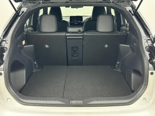 トヨタ ヤリスクロス ハイブリッド Z 岡山県 2024(令6)年 0.7万km ブラックマイカ/プラチナホワイトパールマイカ 純正８インチディスプレイオーディオ/【ナビ/Bluetooth/フルセグTV/Carplay】/パノラミックビューモニター/ハーフレザーシート/前席シートヒーター/ステアリングヒーター/レーダークルーズコントロール/社外ドライブレコーダー（前後）/型番:TZ-DR210/ビルトインＥＴＣ/プリクラッシュセーフティ/HDMI接続/オートブレーキホールド/ＬＥＤヘッドライト/オートハイビーム/ブラインドスポットモニター/テレビキャンセラー/スマートキー×1