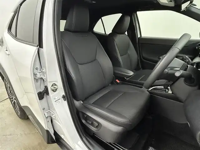 トヨタ ヤリスクロス ハイブリッド Z 岡山県 2024(令6)年 0.7万km ブラックマイカ/プラチナホワイトパールマイカ 純正８インチディスプレイオーディオ/【ナビ/Bluetooth/フルセグTV/Carplay】/パノラミックビューモニター/ハーフレザーシート/前席シートヒーター/ステアリングヒーター/レーダークルーズコントロール/社外ドライブレコーダー（前後）/型番:TZ-DR210/ビルトインＥＴＣ/プリクラッシュセーフティ/HDMI接続/オートブレーキホールド/ＬＥＤヘッドライト/オートハイビーム/ブラインドスポットモニター/テレビキャンセラー/スマートキー×1