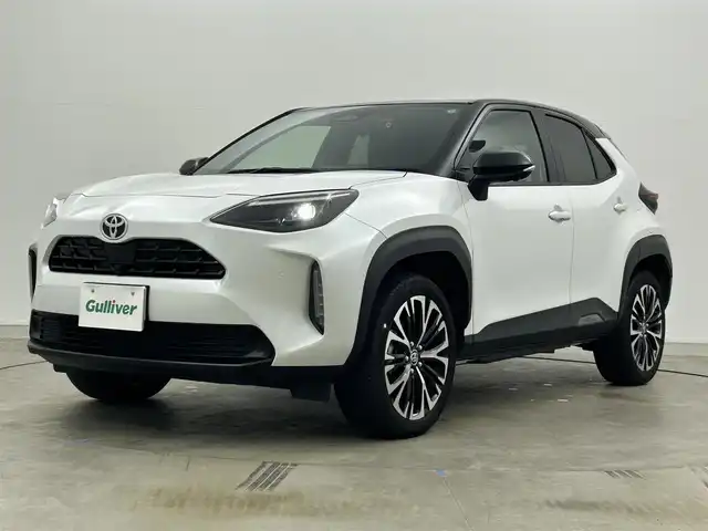 トヨタ ヤリスクロス ハイブリッド Z 岡山県 2024(令6)年 0.7万km ブラックマイカ/プラチナホワイトパールマイカ 純正８インチディスプレイオーディオ/【ナビ/Bluetooth/フルセグTV/Carplay】/パノラミックビューモニター/ハーフレザーシート/前席シートヒーター/ステアリングヒーター/レーダークルーズコントロール/社外ドライブレコーダー（前後）/型番:TZ-DR210/ビルトインＥＴＣ/プリクラッシュセーフティ/HDMI接続/オートブレーキホールド/ＬＥＤヘッドライト/オートハイビーム/ブラインドスポットモニター/テレビキャンセラー/スマートキー×1