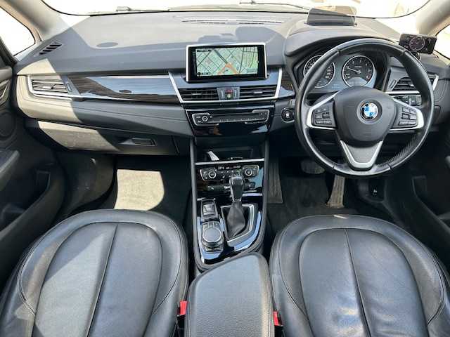 ＢＭＷ ２１８ｄ xDriveグランツアラー ラグジュアリー 青森県 2018(平30)年 7.6万km ミネラルホワイト 7人乗り/ディーゼルターボ4WD/純正ナビ（BlueTooth/CD/DVD/AUX/）/インテリジェントセーフティ/パーキングセンサー/205/55/17夏タイヤ積込/HDR360Rドライブレコーダー/ヘッドアップディスプレイ/ミラー一体型ETC/黒本革シート/前席シートヒーター/前席パワーシート/取扱説明書/保証書