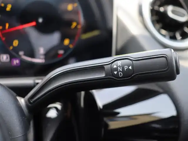 メルセデス・ベンツ Ｂ１８０ AMGライン 静岡県 2019(令1)年 4.8万km ポーラホワイト AMGライン/純正HDDナビ/（フルセグTV/Bluetooth/USB）/バックカメラ/ETC2.0/前方ドライブレコーダー/ハーフレザーシート/前席パワーシート/前席シートヒーター/パドルシフト/レーダーセーフティーパッケージ/・アクティブディスタンスアシストディストロニック(全自動再発進機能付)/・アクティブステアリングアシスト/・アクティブレーンチェンジングアシスト/・アクティブエマージェンシーストップアシスト/・アクティブブレーキアシスト(歩行者/飛び出し検知機能付)/・PRE-SAFEインパルス(前面衝突被害軽減機能)/・アクティブブラインドスポットアシスト/・アクティブレーンキーピングアシスト/・リアCPA(被害軽減ブレーキ付後方衝突警告システム)/・トラフィックサインアシスト/純正18インチアルミホイール/スマートキー/純正LEDヘッドライト/スペアキー1本/保証書/取扱説明書