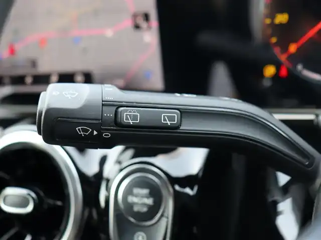 メルセデス・ベンツ Ｂ１８０ AMGライン 静岡県 2019(令1)年 4.8万km ポーラホワイト AMGライン/純正HDDナビ/（フルセグTV/Bluetooth/USB）/バックカメラ/ETC2.0/前方ドライブレコーダー/ハーフレザーシート/前席パワーシート/前席シートヒーター/パドルシフト/レーダーセーフティーパッケージ/・アクティブディスタンスアシストディストロニック(全自動再発進機能付)/・アクティブステアリングアシスト/・アクティブレーンチェンジングアシスト/・アクティブエマージェンシーストップアシスト/・アクティブブレーキアシスト(歩行者/飛び出し検知機能付)/・PRE-SAFEインパルス(前面衝突被害軽減機能)/・アクティブブラインドスポットアシスト/・アクティブレーンキーピングアシスト/・リアCPA(被害軽減ブレーキ付後方衝突警告システム)/・トラフィックサインアシスト/純正18インチアルミホイール/スマートキー/純正LEDヘッドライト/スペアキー1本/保証書/取扱説明書