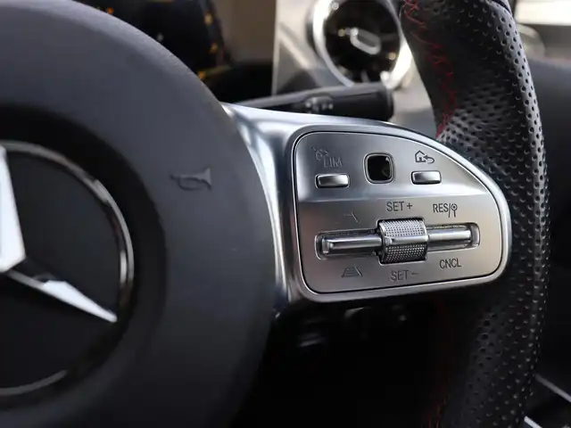 メルセデス・ベンツ Ｂ１８０ AMGライン 静岡県 2019(令1)年 4.8万km ポーラホワイト AMGライン/純正HDDナビ/（フルセグTV/Bluetooth/USB）/バックカメラ/ETC2.0/前方ドライブレコーダー/ハーフレザーシート/前席パワーシート/前席シートヒーター/パドルシフト/レーダーセーフティーパッケージ/・アクティブディスタンスアシストディストロニック(全自動再発進機能付)/・アクティブステアリングアシスト/・アクティブレーンチェンジングアシスト/・アクティブエマージェンシーストップアシスト/・アクティブブレーキアシスト(歩行者/飛び出し検知機能付)/・PRE-SAFEインパルス(前面衝突被害軽減機能)/・アクティブブラインドスポットアシスト/・アクティブレーンキーピングアシスト/・リアCPA(被害軽減ブレーキ付後方衝突警告システム)/・トラフィックサインアシスト/純正18インチアルミホイール/スマートキー/純正LEDヘッドライト/スペアキー1本/保証書/取扱説明書