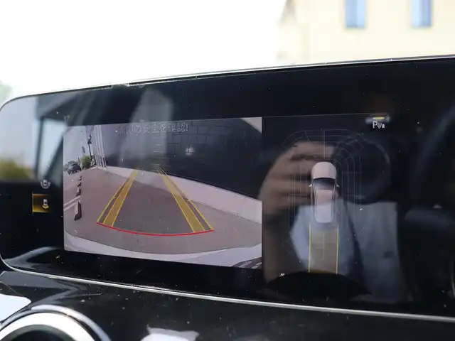メルセデス・ベンツ Ｂ１８０ AMGライン 静岡県 2019(令1)年 4.8万km ポーラホワイト AMGライン/純正HDDナビ/（フルセグTV/Bluetooth/USB）/バックカメラ/ETC2.0/前方ドライブレコーダー/ハーフレザーシート/前席パワーシート/前席シートヒーター/パドルシフト/レーダーセーフティーパッケージ/・アクティブディスタンスアシストディストロニック(全自動再発進機能付)/・アクティブステアリングアシスト/・アクティブレーンチェンジングアシスト/・アクティブエマージェンシーストップアシスト/・アクティブブレーキアシスト(歩行者/飛び出し検知機能付)/・PRE-SAFEインパルス(前面衝突被害軽減機能)/・アクティブブラインドスポットアシスト/・アクティブレーンキーピングアシスト/・リアCPA(被害軽減ブレーキ付後方衝突警告システム)/・トラフィックサインアシスト/純正18インチアルミホイール/スマートキー/純正LEDヘッドライト/スペアキー1本/保証書/取扱説明書