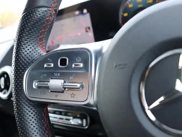 メルセデス・ベンツ Ｂ１８０ AMGライン 静岡県 2019(令1)年 4.8万km ポーラホワイト AMGライン/純正HDDナビ/（フルセグTV/Bluetooth/USB）/バックカメラ/ETC2.0/前方ドライブレコーダー/ハーフレザーシート/前席パワーシート/前席シートヒーター/パドルシフト/レーダーセーフティーパッケージ/・アクティブディスタンスアシストディストロニック(全自動再発進機能付)/・アクティブステアリングアシスト/・アクティブレーンチェンジングアシスト/・アクティブエマージェンシーストップアシスト/・アクティブブレーキアシスト(歩行者/飛び出し検知機能付)/・PRE-SAFEインパルス(前面衝突被害軽減機能)/・アクティブブラインドスポットアシスト/・アクティブレーンキーピングアシスト/・リアCPA(被害軽減ブレーキ付後方衝突警告システム)/・トラフィックサインアシスト/純正18インチアルミホイール/スマートキー/純正LEDヘッドライト/スペアキー1本/保証書/取扱説明書