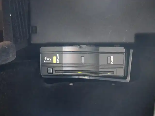 メルセデス・ベンツ Ｂ１８０ AMGライン 静岡県 2019(令1)年 4.8万km ポーラホワイト AMGライン/純正HDDナビ/（フルセグTV/Bluetooth/USB）/バックカメラ/ETC2.0/前方ドライブレコーダー/ハーフレザーシート/前席パワーシート/前席シートヒーター/パドルシフト/レーダーセーフティーパッケージ/・アクティブディスタンスアシストディストロニック(全自動再発進機能付)/・アクティブステアリングアシスト/・アクティブレーンチェンジングアシスト/・アクティブエマージェンシーストップアシスト/・アクティブブレーキアシスト(歩行者/飛び出し検知機能付)/・PRE-SAFEインパルス(前面衝突被害軽減機能)/・アクティブブラインドスポットアシスト/・アクティブレーンキーピングアシスト/・リアCPA(被害軽減ブレーキ付後方衝突警告システム)/・トラフィックサインアシスト/純正18インチアルミホイール/スマートキー/純正LEDヘッドライト/スペアキー1本/保証書/取扱説明書