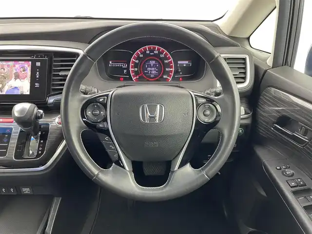 ホンダ オデッセイ アブソルート 大分県 2014(平26)年 9.5万km 黒 純正ディーラーナビ/・フルセグTV/・Bluetooth/・CD/・DVD/バックカメラ/両側パワースライドドア/ビルトインETC/フリップダウンモニター/クルーズコントロール/純正16インチアルミホイール/フォグライト/ステアリングリモコン/ハーフレザーシート/パドルシフト/LEDヘッドライト/プッシュスタート/スマートキー/電動格納ミラー/パワーウィンドウ/パワーステアリング