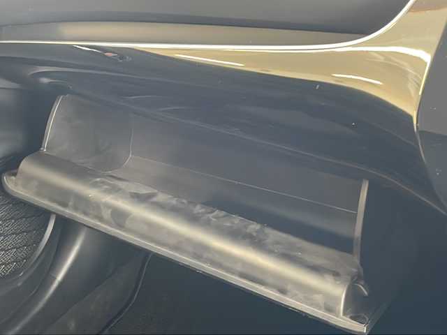 トヨタ プリウス Sツーリングセレクション 岐阜県 2019(令1)年 8万km ホワイトパールクリスタルシャイン ワンオーナー/プリクラッシュセーフティ/車線逸脱警報/オートマチックハイビーム/純正ナビ/フルセグTV/Bluetooth/革シート/前席シートヒーター/純正ドライブレコーダー/LEDヘッドライト/ビルトインETC/スタッドレスタイヤ４本積込/保証書/取扱説明書/スペアキー