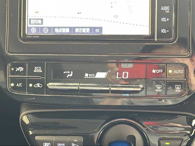 トヨタ プリウス Sツーリングセレクション 岐阜県 2019(令1)年 8万km ホワイトパールクリスタルシャイン ワンオーナー/プリクラッシュセーフティ/車線逸脱警報/オートマチックハイビーム/純正ナビ/フルセグTV/Bluetooth/革シート/前席シートヒーター/純正ドライブレコーダー/LEDヘッドライト/ビルトインETC/スタッドレスタイヤ４本積込/保証書/取扱説明書/スペアキー