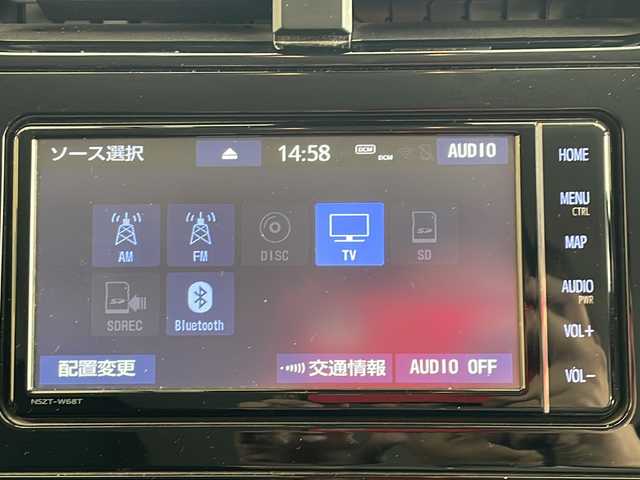 トヨタ プリウス Sツーリングセレクション 岐阜県 2019(令1)年 8万km ホワイトパールクリスタルシャイン ワンオーナー/プリクラッシュセーフティ/車線逸脱警報/オートマチックハイビーム/純正ナビ/フルセグTV/Bluetooth/革シート/前席シートヒーター/純正ドライブレコーダー/LEDヘッドライト/ビルトインETC/スタッドレスタイヤ４本積込/保証書/取扱説明書/スペアキー