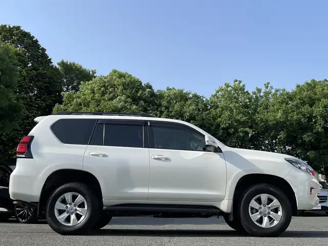トヨタ ランドクルーザー プラド TX 東京都 2020(令2)年 2.2万km ホワイトパールクリスタルシャイン ワンオーナー/サンルーフ/ブラックルーフレール/純正メモリナビ（NSZT-Y68T）/バックカメラ/・フルセグTV/Bluetoothオーディオ/DVD/純正ドライブレコーダー（DRT-H68A）/Toyota Safety Sense/・プリクラッシュセーフティ/・レーンディパーチャーアラート/・オートマチックハイビーム/・レーダークルーズコントロール（ブレーキ制御付）/純正アルミホイール/純正フロアマット/保証書/取扱説明書/スペアキー