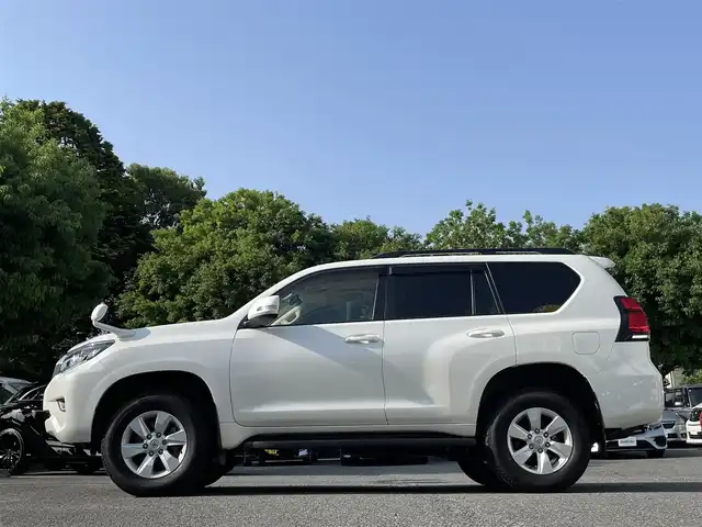 トヨタ ランドクルーザー プラド TX 東京都 2020(令2)年 2.2万km ホワイトパールクリスタルシャイン ワンオーナー/サンルーフ/ブラックルーフレール/純正メモリナビ（NSZT-Y68T）/バックカメラ/・フルセグTV/Bluetoothオーディオ/DVD/純正ドライブレコーダー（DRT-H68A）/Toyota Safety Sense/・プリクラッシュセーフティ/・レーンディパーチャーアラート/・オートマチックハイビーム/・レーダークルーズコントロール（ブレーキ制御付）/純正アルミホイール/純正フロアマット/保証書/取扱説明書/スペアキー