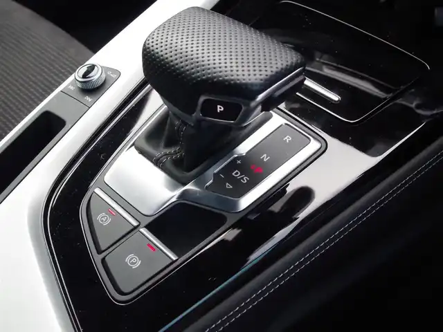 アウディ Ａ５ SB 35TDI Sライン 埼玉県 2021(令3)年 1.9万km ミトスブラックメタリック ブラックハーフレザーシート/アダプティブクルーズコントロール/バーチャルコックピット/CarPlay/パークセンサー/ブラインドスポットモニター/全周囲カメラ/純正ナビ/ドラレコ/ETC/置くだけ充電/前席シートヒーター