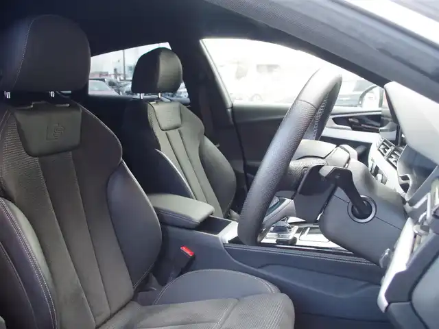 アウディ Ａ５ SB 35TDI Sライン 埼玉県 2021(令3)年 1.9万km ミトスブラックメタリック ブラックハーフレザーシート/アダプティブクルーズコントロール/バーチャルコックピット/CarPlay/パークセンサー/ブラインドスポットモニター/全周囲カメラ/純正ナビ/ドラレコ/ETC/置くだけ充電/前席シートヒーター