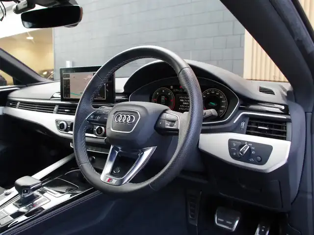 アウディ Ａ５ SB 35TDI Sライン 埼玉県 2021(令3)年 1.9万km ミトスブラックメタリック ブラックハーフレザーシート/アダプティブクルーズコントロール/バーチャルコックピット/CarPlay/パークセンサー/ブラインドスポットモニター/全周囲カメラ/純正ナビ/ドラレコ/ETC/置くだけ充電/前席シートヒーター