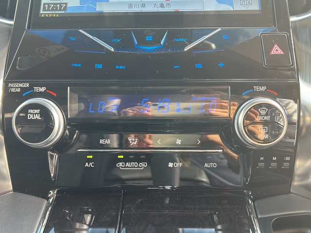 トヨタ アルファード S Cパッケージ 香川県 2019(令1)年 4.4万km ホワイトパールクリスタルシャイン 社外１０インチナビ/フリップダウンモニター/両側パワースライドドア/デジタルインナーミラー/ブラインドスポットモニター/パワーバックドア/3眼LED/ETC/バックカメラ/オートマチックハイビーム