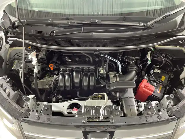 ホンダ フリード AIR 神奈川県 2024(令6)年 0.8万km プラチナホワイトパール 純正11インチナビゲーション/Bluetooth　フルセグ　SD　CD　DVD　USB/バックカメラ/両側パワースライドドア/電動サイドステップ/ホンダセンシング/衝突軽減ブレーキ（CMBS）/踏み間違い衝突軽減システム/急アクセル抑制機能/路外逸脱抑制機能/歩行者事故低減ステアリング/先行車発進お知らせ機能/標識認識機能/パーキングセンサーシステム/オートハイビーム/渋滞追従機能付アダプティブクルーズコントロール（ACC）/車線維持支援システム（LKAS）/トラフィックジャムアシスト（渋滞運転支援機能）/ブラインドスポットインフォメーション/社外ETC/純正前方ドライブレコーダー/純正フロアマット/ステアリングスイッチ/シートリフター/プッシュスタート/LEDヘッドライト/オートライト/純正15インチアルミホイール/純正ドアバイザー/スマートキー/電動格納ミラー/ウインカーミラー