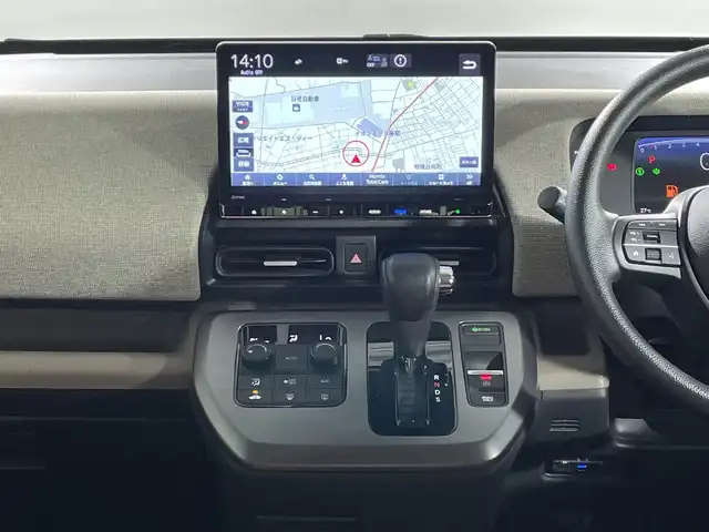 ホンダ フリード AIR 神奈川県 2024(令6)年 0.8万km プラチナホワイトパール 純正11インチナビゲーション/Bluetooth　フルセグ　SD　CD　DVD　USB/バックカメラ/両側パワースライドドア/電動サイドステップ/ホンダセンシング/衝突軽減ブレーキ（CMBS）/踏み間違い衝突軽減システム/急アクセル抑制機能/路外逸脱抑制機能/歩行者事故低減ステアリング/先行車発進お知らせ機能/標識認識機能/パーキングセンサーシステム/オートハイビーム/渋滞追従機能付アダプティブクルーズコントロール（ACC）/車線維持支援システム（LKAS）/トラフィックジャムアシスト（渋滞運転支援機能）/ブラインドスポットインフォメーション/社外ETC/純正前方ドライブレコーダー/純正フロアマット/ステアリングスイッチ/シートリフター/プッシュスタート/LEDヘッドライト/オートライト/純正15インチアルミホイール/純正ドアバイザー/スマートキー/電動格納ミラー/ウインカーミラー