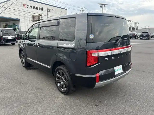三菱 デリカＤ：５ ジャスパー 岡山県 2023(令5)年 1.5万km グラファイトグレーメタリック/ブラックマイカ 登録時走行距離14240km/純正10.1インチナビ/フルセグTV(AM.FM.CD.DVD.TV.BT)/両側パワースライドドア/全方位カメラ/ETC/ブラインドスポットモニター/ドライブレコーダー/シートヒーター/ブラックレザー調シートカバー/純正ハーフレザーシート/D席パワーシート/衝突軽減ブレーキ/横滑り防止装置/レーダークルーズコントロール/レーンキープアシスト/オートライト/オートマチックハイビーム/アイドリングストップ/電動リアゲート/18インチ純正AW/フロアマット】