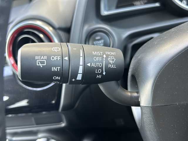 マツダ マツダ２ 15スポルト 静岡県 2025(令7)年 0.8万km スノーフレイクホワイトパールマイカ 純正ナビ/・ラジオ/フルセグTV/・Bluetooth/USB/スマホ連携/主要装備/・レーダークルーズコントロール　/・ドライブレコーダー　/・ＥＴＣ　/・ステアリングリモコン　/・全方位カメラ　/・レーンキープアシスト　/・アイドリングストップ　/・コーナーセンサー　/・パドルシフト　/・オートライト/・BSM/・プッシュスタート/・スマートキー/・ヘッドアップディスプレイ/・SOSコール