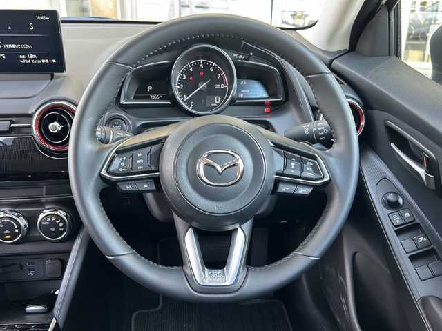 マツダ マツダ２ 15スポルト 静岡県 2025(令7)年 0.8万km スノーフレイクホワイトパールマイカ 純正ナビ/・ラジオ/フルセグTV/・Bluetooth/USB/スマホ連携/主要装備/・レーダークルーズコントロール　/・ドライブレコーダー　/・ＥＴＣ　/・ステアリングリモコン　/・全方位カメラ　/・レーンキープアシスト　/・アイドリングストップ　/・コーナーセンサー　/・パドルシフト　/・オートライト/・BSM/・プッシュスタート/・スマートキー/・ヘッドアップディスプレイ/・SOSコール