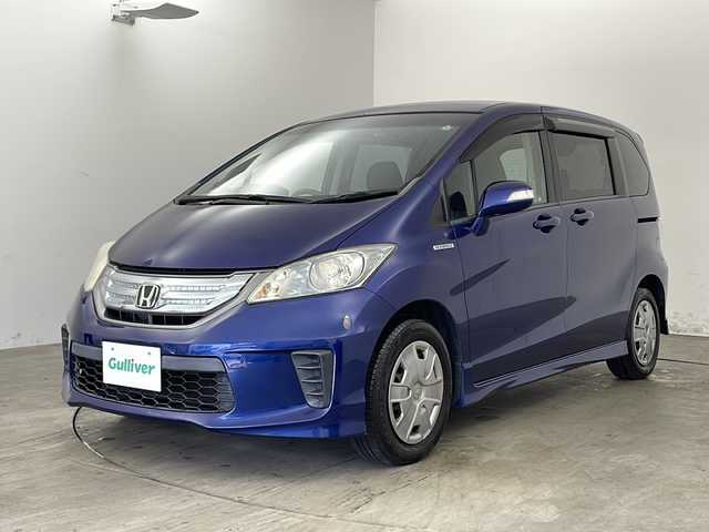 ホンダ フリード ハイブリット ジャストセレクション 兵庫県 2011(平23)年 6.9万km コバルトブルーパール ・純正ナビ/AM/FM/CD/DVD/BT/iPod/TV/・バックカメラ/・クルーズコントロール/・ステアリングリモコン/・純正リアフリップダウンモニター/・パワースライドドア/・ABS/・横滑り防止装置/・ECONモード/・盗難防止装置/・コーナーポール/・前方ドライブレコーダー/・ETC/・ウォークスルー/・ハロゲンオートライト/・オートエアコン/・ウィンカーミラー/・純正フロアマット/・３列シート/・電動格納ミラー/・Wエアバッグ