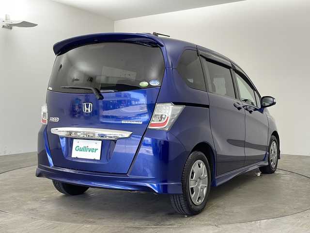 ホンダ フリード ハイブリット ジャストセレクション 兵庫県 2011(平23)年 6.9万km コバルトブルーパール ・純正ナビ/AM/FM/CD/DVD/BT/iPod/TV/・バックカメラ/・クルーズコントロール/・ステアリングリモコン/・純正リアフリップダウンモニター/・パワースライドドア/・ABS/・横滑り防止装置/・ECONモード/・盗難防止装置/・コーナーポール/・前方ドライブレコーダー/・ETC/・ウォークスルー/・ハロゲンオートライト/・オートエアコン/・ウィンカーミラー/・純正フロアマット/・３列シート/・電動格納ミラー/・Wエアバッグ