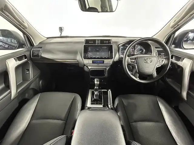 トヨタ ランドクルーザー プラド TX Lパッケージ 佐賀県 2023(令5)年 3万km ブラック 純正9インチナビ/フルセグTV/CD/DVD/Bluetooth/バックカメラ/サンルーフ/モデリスタエアロ/運転席・助手席サイドステップ/衝突被害軽減システム/レーダークルーズコントロール/レーンアシスト/ロードサインアシスト/先行車発進お知らせ機能/オートライト/オートマチックハイビーム/LEDヘッドライト/LEDフォグライト/クリアランスソナー/ビルトインETC/運転席・助手席シートヒーター/運転席・助手席エアシート/運転席・助手席パワーシート/レザーシート/ISOFIX対応/純正19インチアルミホイール/ルーフレール/４WD/純正フロアマット/スマートキー/スペアキー×１
