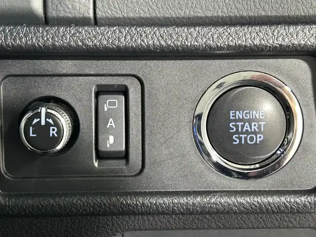 トヨタ ランドクルーザー プラド TX Lパッケージ 佐賀県 2023(令5)年 3万km ブラック 純正9インチナビ/フルセグTV/CD/DVD/Bluetooth/バックカメラ/サンルーフ/モデリスタエアロ/運転席・助手席サイドステップ/衝突被害軽減システム/レーダークルーズコントロール/レーンアシスト/ロードサインアシスト/先行車発進お知らせ機能/オートライト/オートマチックハイビーム/LEDヘッドライト/LEDフォグライト/クリアランスソナー/ビルトインETC/運転席・助手席シートヒーター/運転席・助手席エアシート/運転席・助手席パワーシート/レザーシート/ISOFIX対応/純正19インチアルミホイール/ルーフレール/４WD/純正フロアマット/スマートキー/スペアキー×１