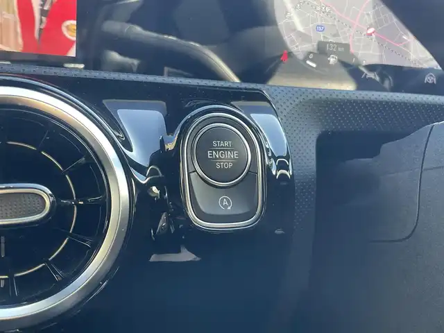 メルセデス・ベンツ ＣＬＡ１８０ Sブレイク 栃木県 2021(令3)年 4.4万km デジタルホワイト レーダーセーフティパッケージ/アドバンスドパッケージ/ナビゲーションパッケージ /（AM/FM/Bluetooth/USB)/フルセグ/純正前後ドラレコ　/フットトランクオープナー　/HUD　　 /ハーフレザー /パワーシート（D/N)/シートヒーター /LED　/アダプティブクルーズコントロール /BSM