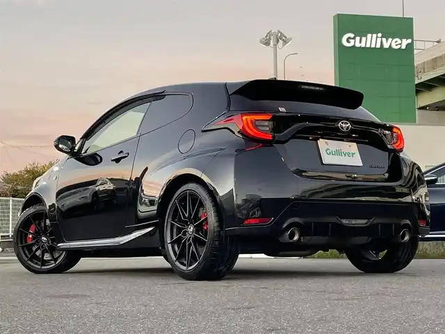 トヨタ ＧＲヤリス RZ ハイパフォーマンス 愛知県 2020(令2)年 2.8万km プレシャスブラックパール ワンオーナー/6速MT/スマートキー/プッシュスタート/純正ディスプレイオーディオナビ/BT/バックカメラ/ビルトインETC/純正18インチAW/GRレッドキャリパー/トヨタセーフティセンス/ブラインドスポットモニター/ヘッドアップディスプレイ/レーダークルーズコントロール/クリアランスソナー/アイドリングストップ/前後ドライブレコーダー/ハーフレザーシート/前席シートヒーター/純正フロアマット/社外18インチAW付きスタッドレスタイヤ×4車載/取説、保証書/スペアキー