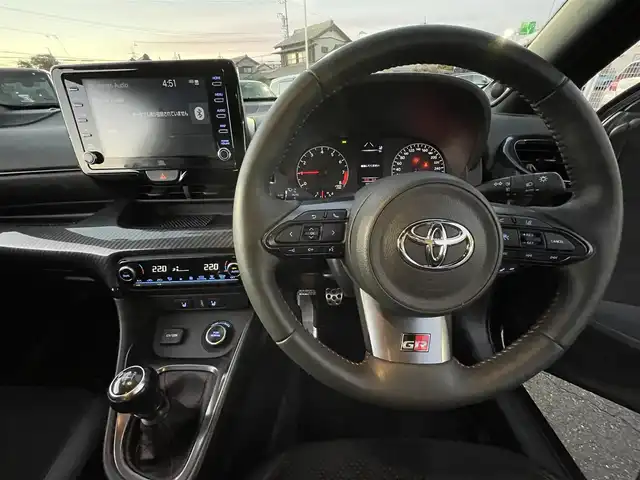 トヨタ ＧＲヤリス RZ ハイパフォーマンス 愛知県 2020(令2)年 2.8万km プレシャスブラックパール ワンオーナー/6速MT/スマートキー/プッシュスタート/純正ディスプレイオーディオナビ/BT/バックカメラ/ビルトインETC/純正18インチAW/GRレッドキャリパー/トヨタセーフティセンス/ブラインドスポットモニター/ヘッドアップディスプレイ/レーダークルーズコントロール/クリアランスソナー/アイドリングストップ/前後ドライブレコーダー/ハーフレザーシート/前席シートヒーター/純正フロアマット/社外18インチAW付きスタッドレスタイヤ×4車載/取説、保証書/スペアキー