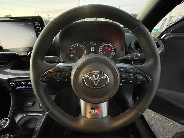 トヨタ ＧＲヤリス RZ ハイパフォーマンス 愛知県 2020(令2)年 2.8万km プレシャスブラックパール ワンオーナー/6速MT/スマートキー/プッシュスタート/純正ディスプレイオーディオナビ/BT/バックカメラ/ビルトインETC/純正18インチAW/GRレッドキャリパー/トヨタセーフティセンス/ブラインドスポットモニター/ヘッドアップディスプレイ/レーダークルーズコントロール/クリアランスソナー/アイドリングストップ/前後ドライブレコーダー/ハーフレザーシート/前席シートヒーター/純正フロアマット/社外18インチAW付きスタッドレスタイヤ×4車載/取説、保証書/スペアキー