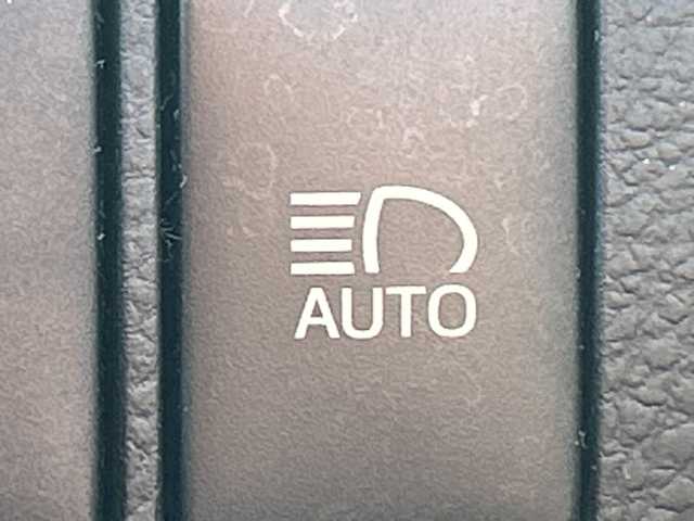 トヨタ ハリアー ハイブリッド プレミアム 茨城県 2014(平26)年 8.3万km スパークリングブラックパールクリスタルシャイン 純正ナビ/衝突軽減システム /バックカメラ /LEDヘッドライト /クルーズコントロール /パワーシート /スマートキー /ハーフレザーシート /純正アルミホイール /ETC /レーンキープアシスト /電動リアゲート