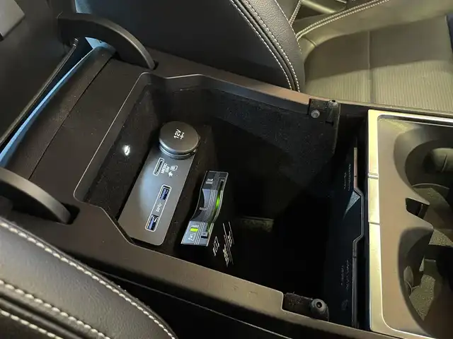 ジャガー Ｅペース R ダイナミック 愛知県 2019(令1)年 6.6万km ガンＭ 純正ナビ/360度カメラ/フルセグTV/Bluetooth/黒革シート/シートヒーター/ACC/レーンキープ/ブラインドスポット/ヘッドアップディスプレイ/パワーバックドア/純正20インチブラックアルミ/LEDヘッドライト/ETC