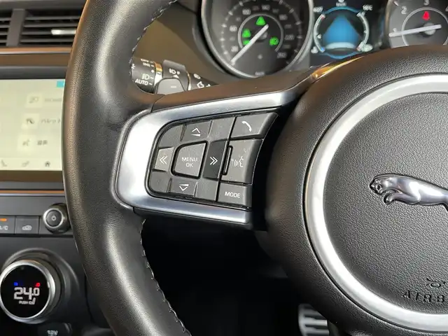 ジャガー Ｅペース R ダイナミック 愛知県 2019(令1)年 6.6万km ガンＭ 純正ナビ/360度カメラ/フルセグTV/Bluetooth/黒革シート/シートヒーター/ACC/レーンキープ/ブラインドスポット/ヘッドアップディスプレイ/パワーバックドア/純正20インチブラックアルミ/LEDヘッドライト/ETC