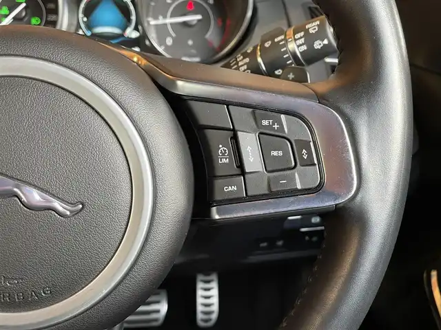 ジャガー Ｅペース R ダイナミック 愛知県 2019(令1)年 6.6万km ガンＭ 純正ナビ/360度カメラ/フルセグTV/Bluetooth/黒革シート/シートヒーター/ACC/レーンキープ/ブラインドスポット/ヘッドアップディスプレイ/パワーバックドア/純正20インチブラックアルミ/LEDヘッドライト/ETC